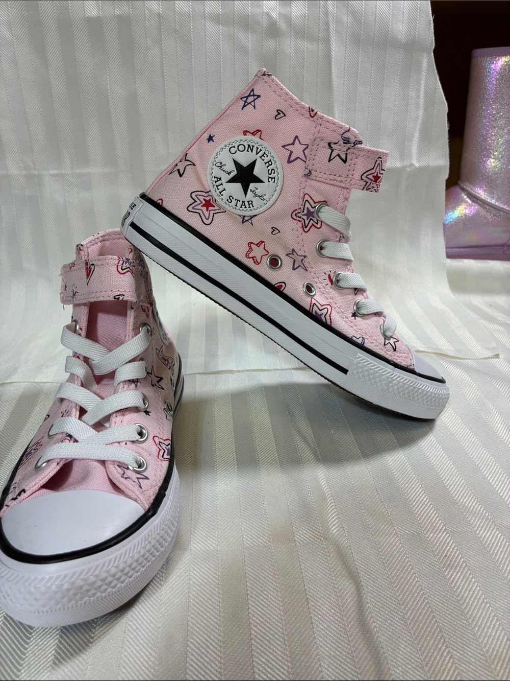 Converse All Star Chuck Taylor Kids Pink Star-Print High-Top Sneakers. New